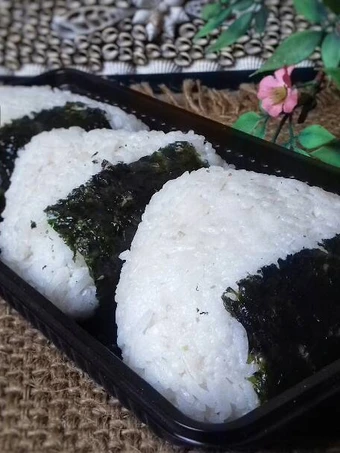 Cara Mudah Menyiapkan Resep  Onigiri simpel (#pr_asianfood) yang Enak Banget, Lezat