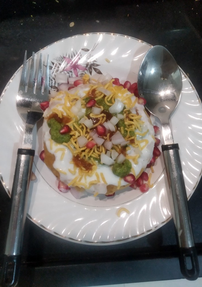 ખસ્તા કચોરી ચાટ (Khasta Kachori Chaat Recipe In Gujarati) રેસીપી મુખ્ય ફોટો
