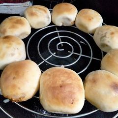 A picture of Stuffed pizza bun.