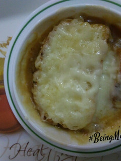 A picture of Vegetarian french onion soup.