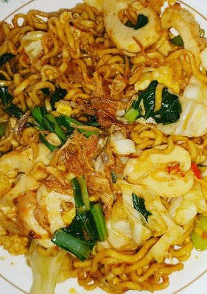 Foto resep Mie Goreng Jawa (modifikasi+bakso ikan chikuwa)