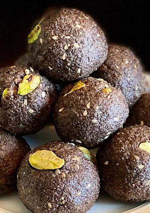 A picture of Nachni (ragi) ladoo.