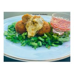 A picture of Chicken cheese balls.