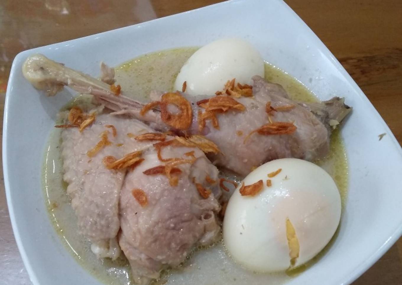 Opor ayam telor putih