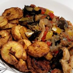 A picture of Fried plantain and feferiti sauce.