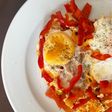 Πρωινό με αβγά μάτια.🥚🌶️🍅