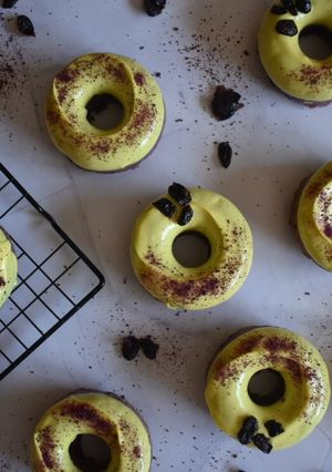 Una foto de Donuts de arándanos, limón y choco blanco