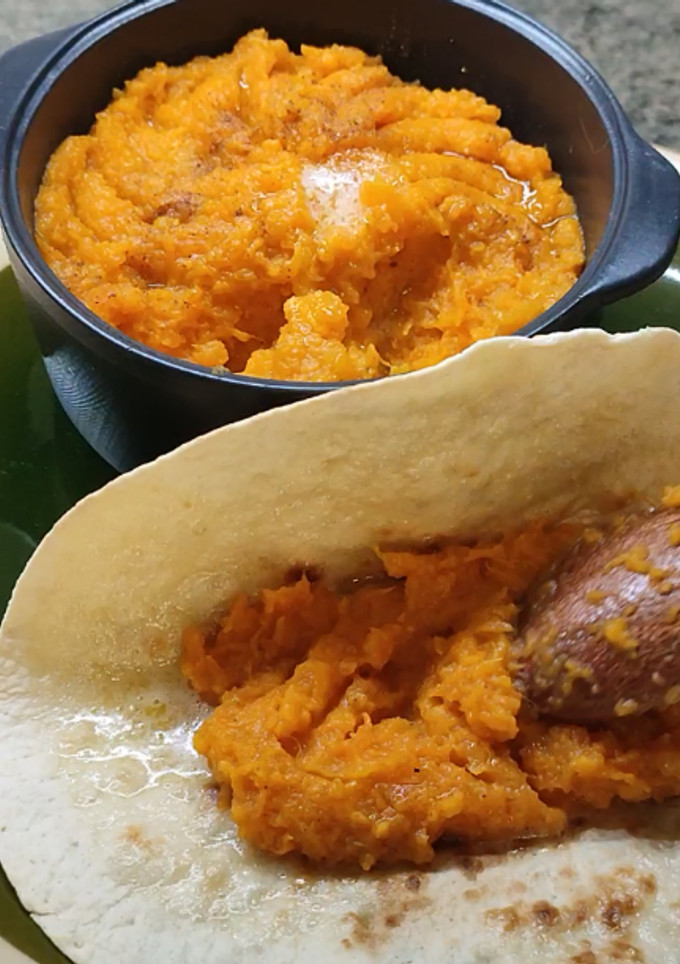 Una foto de Piadinas con puré de camote (batatas)