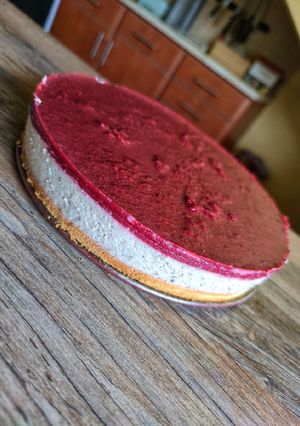 Gesztenyés mascarponés torta meggyzselével a tetején recept fotója