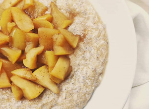 Foto di Porridge di amaranto con mele speziate