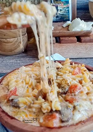 Foto resep Cream Soup Makaroni / Fusili Shitake Mushroom Bolognese Cheese