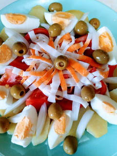 Una foto de Ensalada campera con surimi