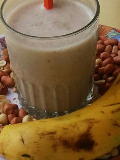 पीनट बटर बनाना स्मूदी रेसिपी मुख्य फोटो