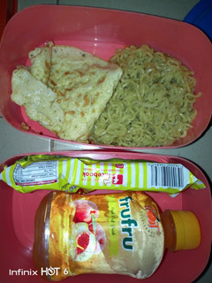 A picture of Noodles and fried egg.