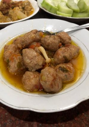 Hình của món Thịt viên sốt cà.