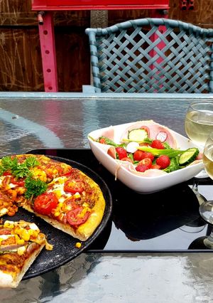 A picture of My Homemade Veggie Pizza 😀.