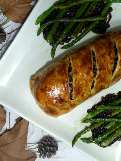 Foto de Bife Wellington com Espargos em cama de Cebola caramelizada!