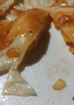 Una foto de Raviolones de zapallo anco y queso