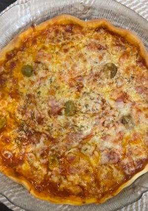 Une photo de Pizza mozzarella maison 🏠