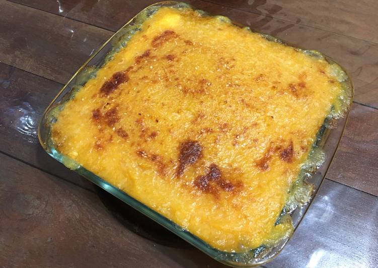 Pastel de zapallo y papa con carne cortada a cuchillo