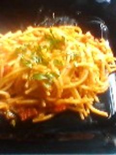 Una foto de Fetuccini - Pasta con salsa de tomate clásica italiana