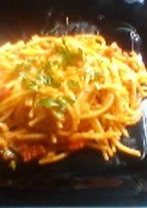 Una foto de Fetuccini - Pasta con salsa de tomate clásica italiana