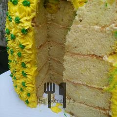 A picture of Pineapple spong cake (pineapple shape).