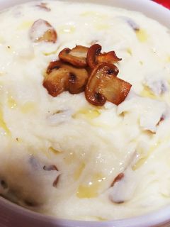 O poză a rețetei Piure de cartofi cu ciuperci 🥔🍄😋.