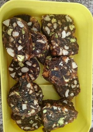 Dates and nuts sweet செய்முறை முக்கிய புகைப்படம்
