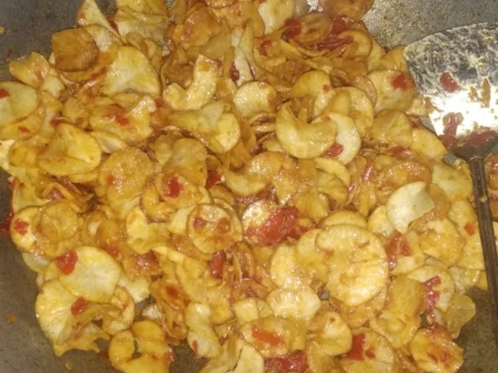 Langkah Mudah untuk Menyiapkan Resep Keripik singkong gurih pedas yang Sempurna Anti Ribet, Lezat