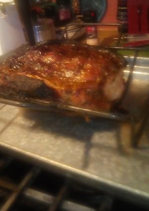 A picture of Italian picnic roast.