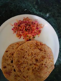 लाल मूली के पराठे (Lal Mooli ke parathe recipe in Hindi) रेसिपी मुख्य फोटो
