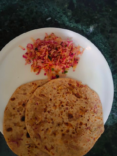 लाल मूली के पराठे (Lal Mooli ke parathe recipe in Hindi) रेसिपी मुख्य फोटो
