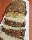 Queque de vainilla cubierto con chocolate
