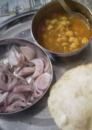 A picture of Chole bhature.
