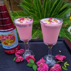 A picture of Rose ice cream shake.