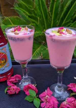 A picture of Rose ice cream shake.