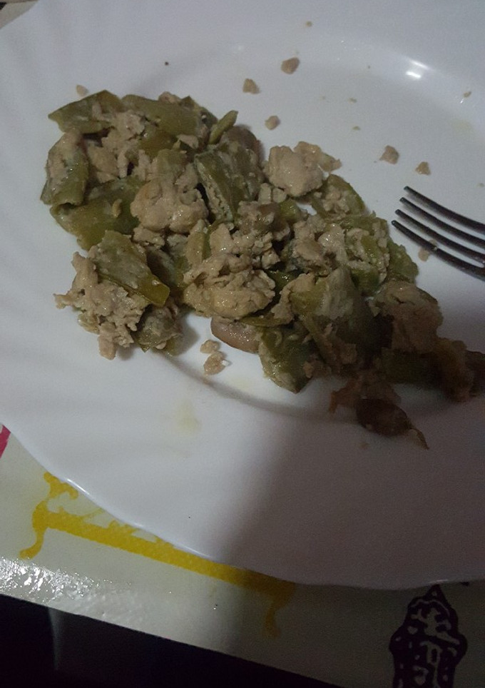Una foto de Revuelto de huevo con habas frescas