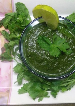 A picture of Mint or coriyander chutney.