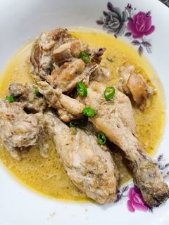 A picture of Chicken white karahi.