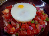 Huevos al vapor con pico de gallo