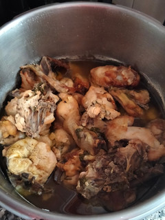 Una foto de Pollo en salsa
