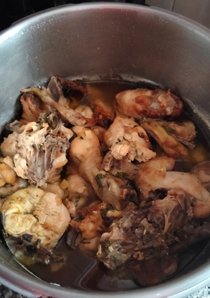 Una foto de Pollo en salsa