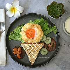 A picture of Telur Berawan atau Cloud Eggs.