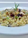 Fregola con coniglio e funghi porcini