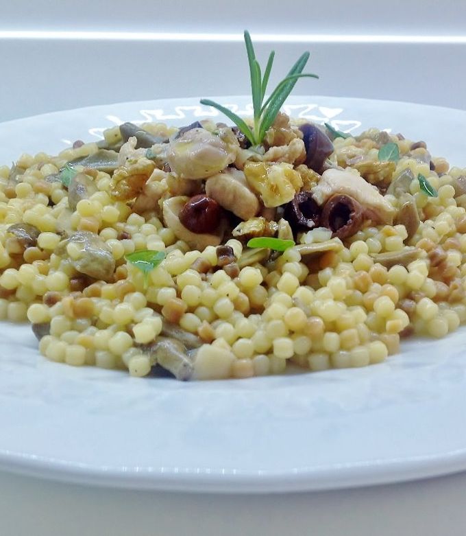 Foto di Fregola con coniglio e funghi porcini