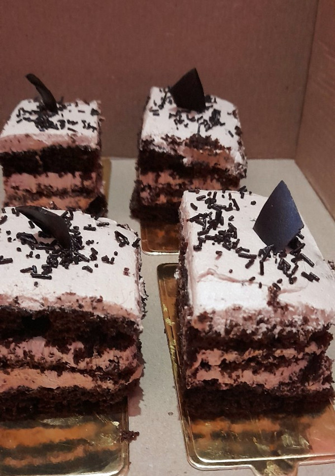 કોફી મોકા પેસ્ટ્રી (Coffee Mocha Pastry Recipe In Gujarati) રેસીપી મુખ્ય ફોટો