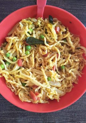 देसी नूडल्स (Desi Noodles recipe in hindi) रेसिपी मुख्य फोटो