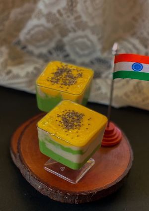 ট্রাই কালর স্মুদি (Tricolour Smoothie Recipe in Bengali) রেসিপির প্রধান ছবি