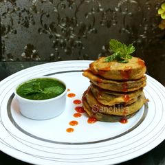A picture of Brinjal Disc Fritters or Begun bhaja.